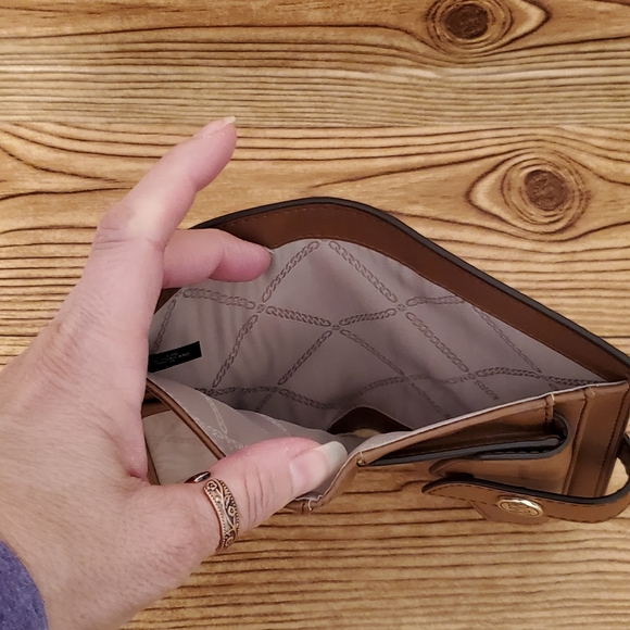 Michael Kors Medium Walletš¤ - Picture 6 of 7